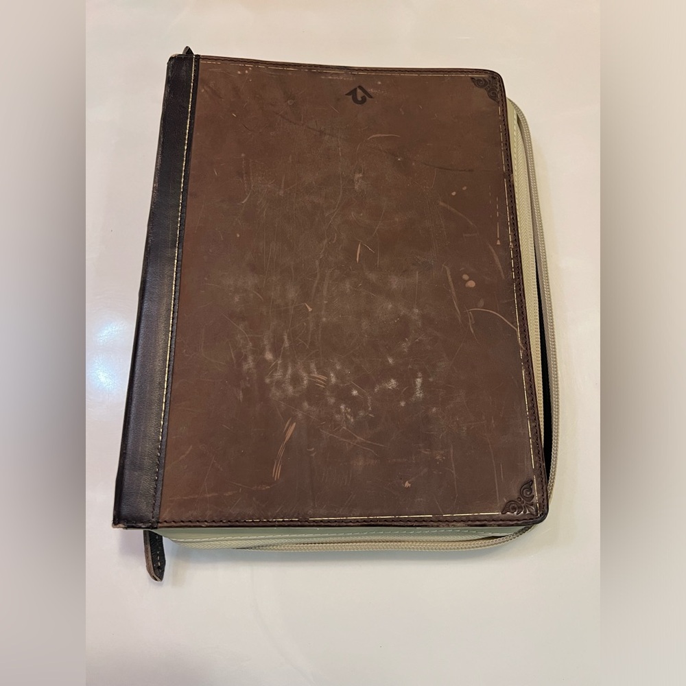 Twelve South BookBook Travel Journal for iPad